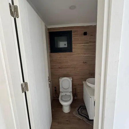 3 Bed Flat In Apartament
