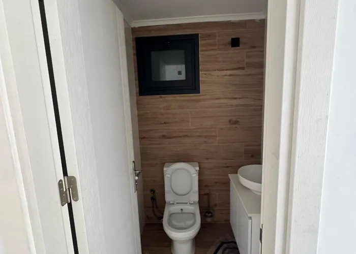 3 Bed Flat In Apartment